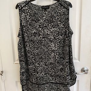Lane Bryant Black and White Animal Print Sleeveless V Neck Tunic - Size 14